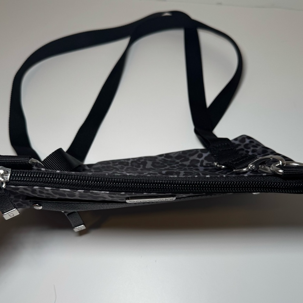 BAGGALLINI Animal Print Black/Gray RFID Security - Picture 5 of 8